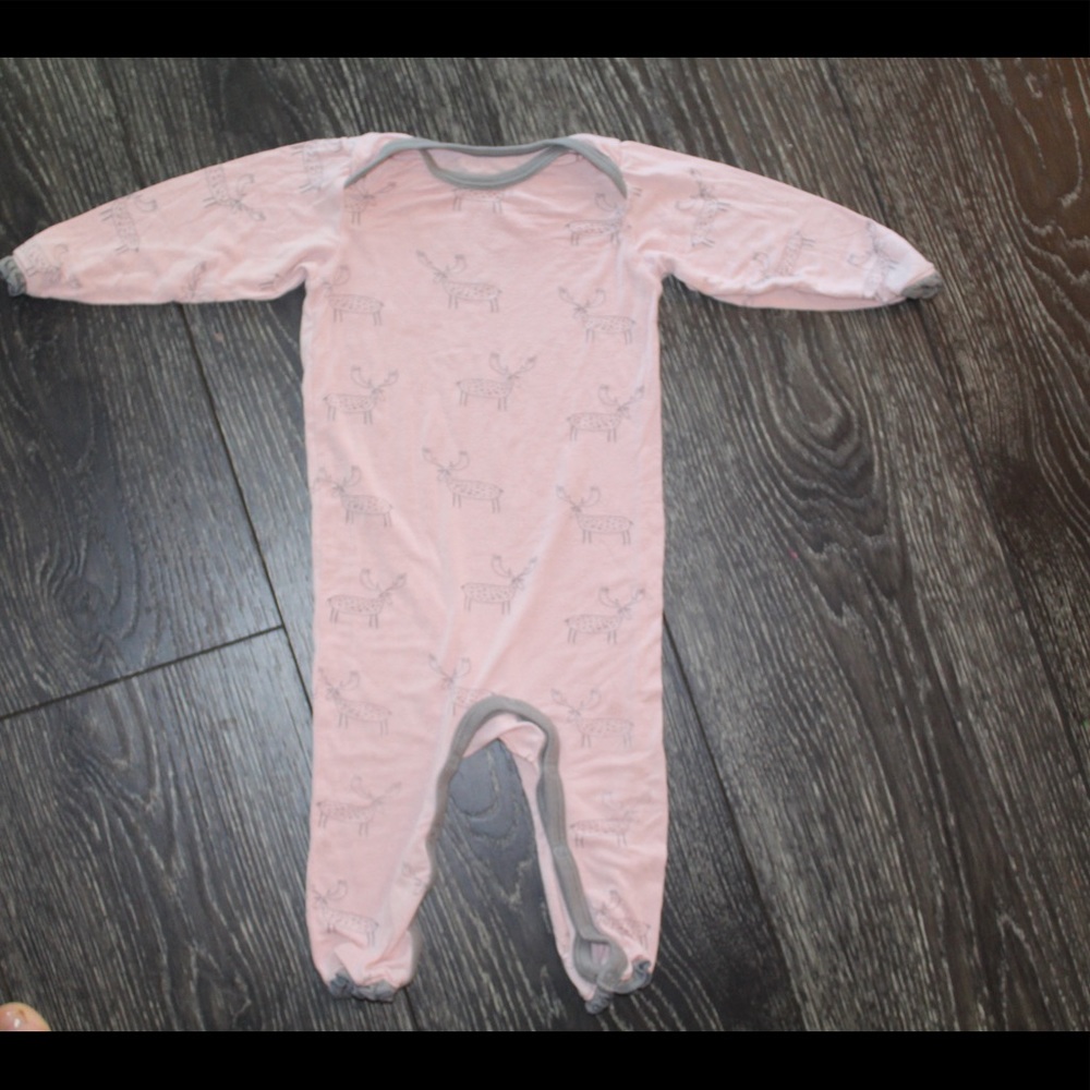 Bestaroo sleeper!! Barely used, so soft!! 6-12mo